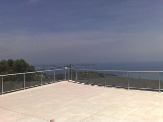 Villa neuve avec vue panoramique sur la mer et Cannes