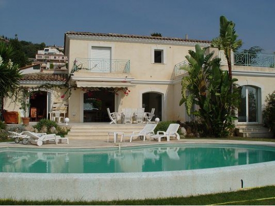 Nouvelle villa - une combinaison de charme, modernité et vue sur le golfe de Juan les Pins