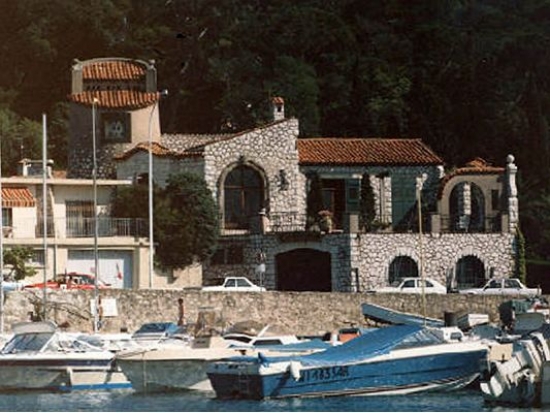 Spacious villa with original architecture in Cap d'Antibes