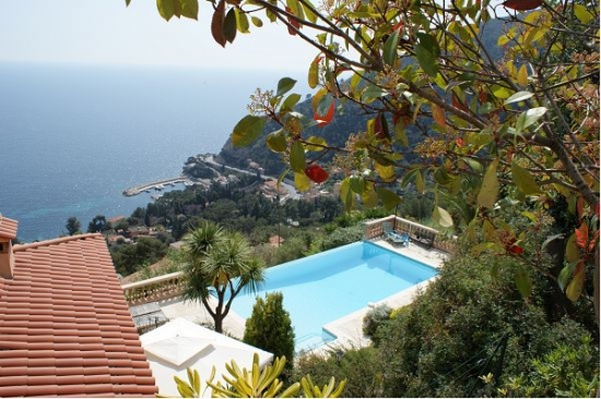 Spacious and comfortable villa in Eze