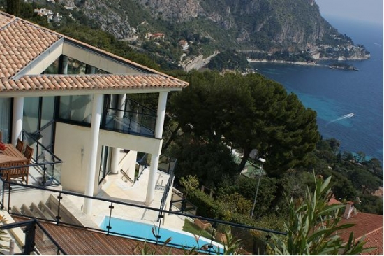 Beautiful villa overlooking the bay of "Eze sur Mer"