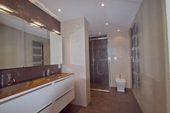 Magnifique appartement situé à l'étage supérieur d'une communauté fermée prestigieux de la Croisette