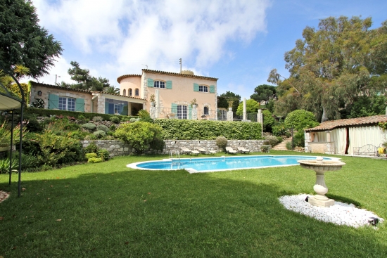 Belle villa provençale avec une vue sur la mer