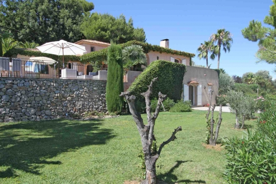 Beautiful provencal style villa located in the prestigious neighborhood within walking distance of the historic city of Mougins