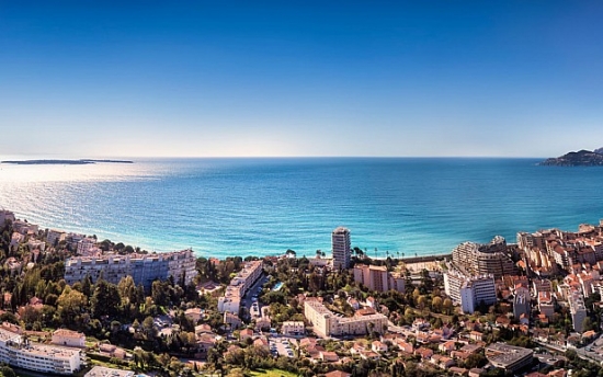 Villa neo-provencal style with great potential