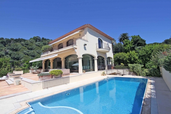 Spacieuse villa avec vue imprenable