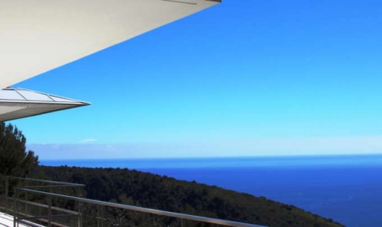 Belle villa à Eze en communauté fermée