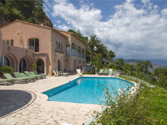 Villa de luxe avec vue panoramique sur la mer