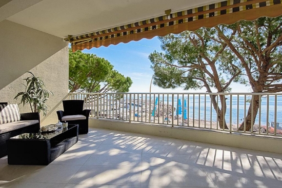 Bel appartement avec vue panoramique sur la mer