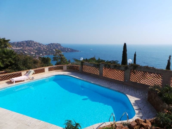 Belle villa à louer dans un village gardée fermée à Théoule sur Mer