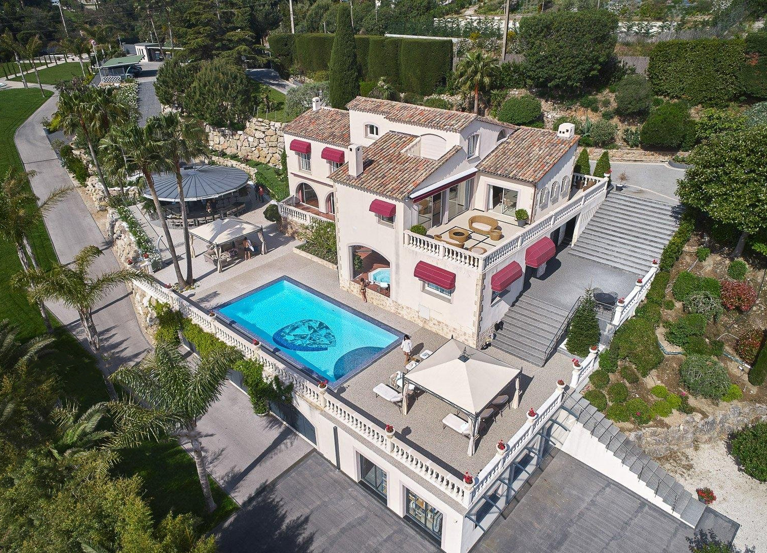 Villa 600 m2 sur un terrain de 20 hectares - RFC45980223VV