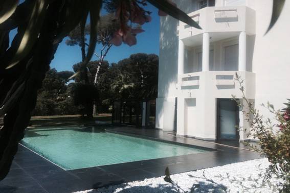 Belle villa à vendre avec vue sur la mer sur le Cap d'Antibes, 250m2, 4 chambres