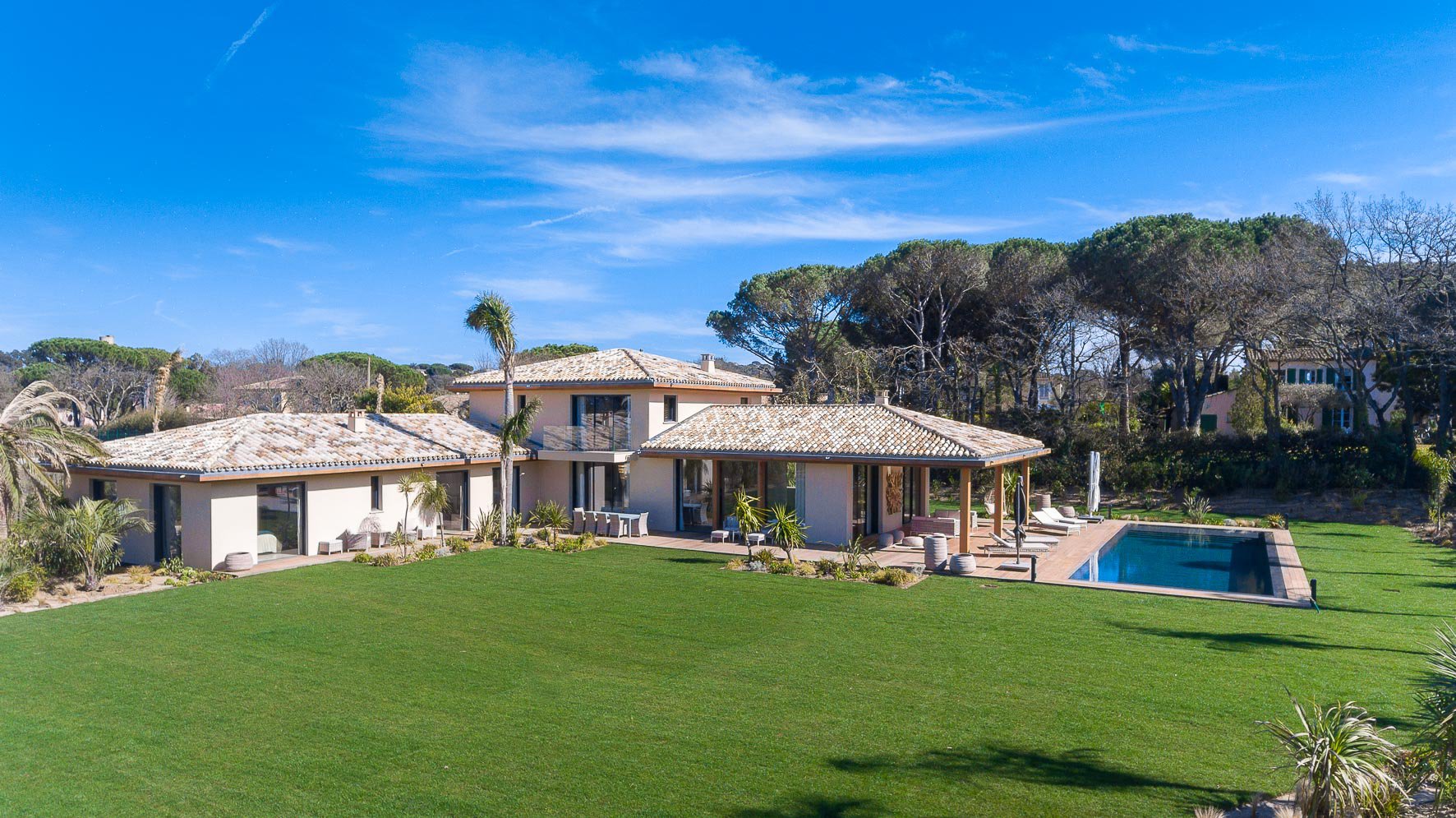 Новая вилла рядом с пляжем и центром Сен-Тропе - RFC41040218VV