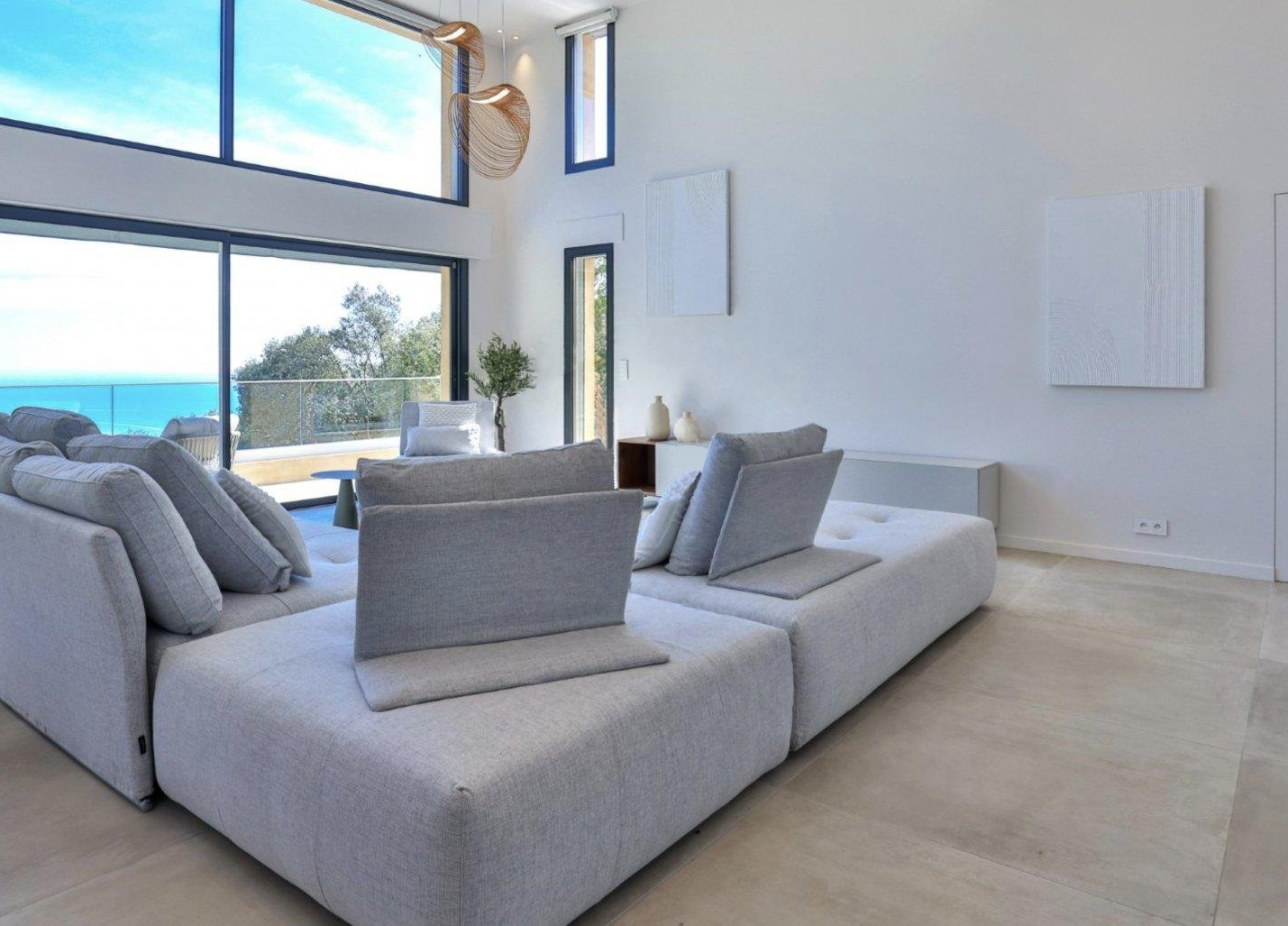 Villa rénovée 225 m2 avec piscine - RFC45031122VV