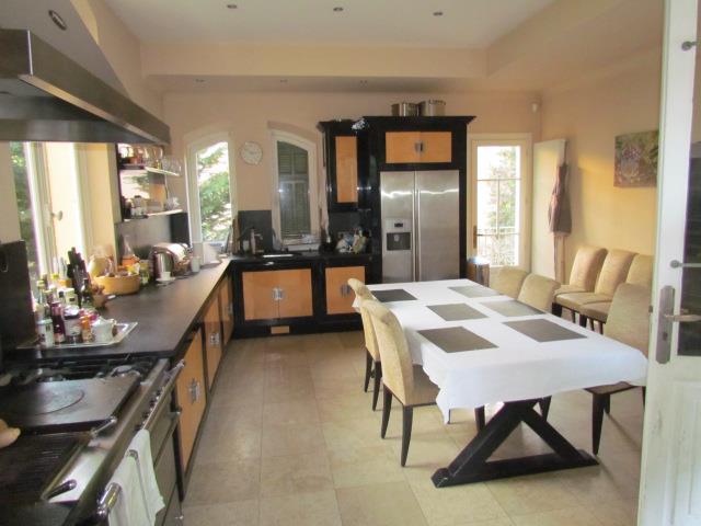 A vendre villa unique avec vue sur la mer