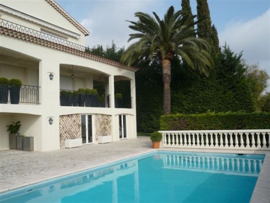 - Вилла в Мужан