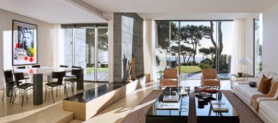 Villa moderne à vendre à Antibes avec une vue magnifique sur la mer