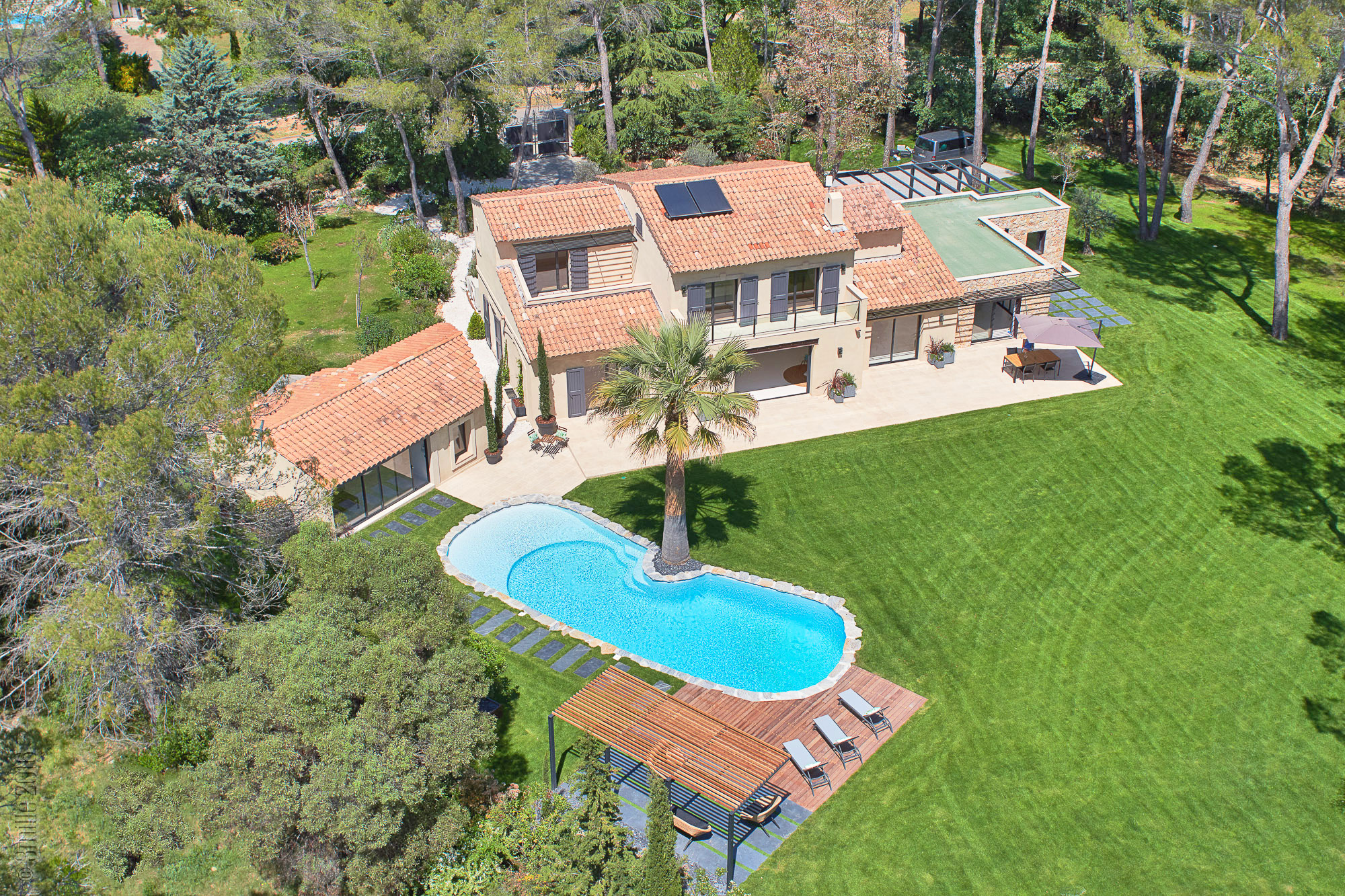 Villa avec un beau jardin, piscine et maison d'hôtes - RFC30861216VV