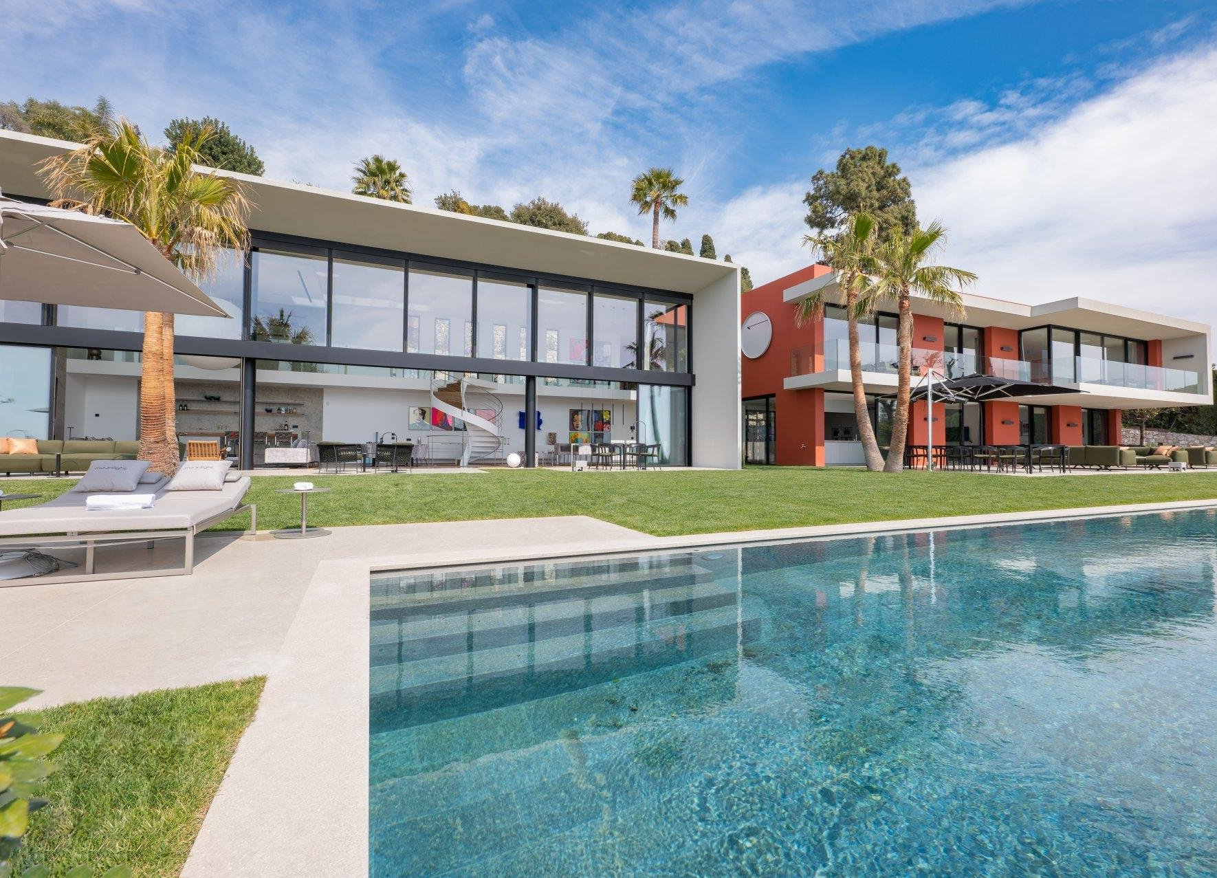 Propriété unique 1100 m2 avec vue mer - RFC46820423VV