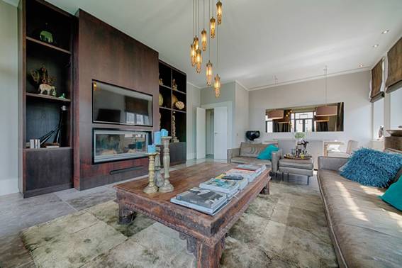 Villa à vendre à Cannes, dans le quartier de la Californie avec des vues spectaculaires sur la mer, 230m2