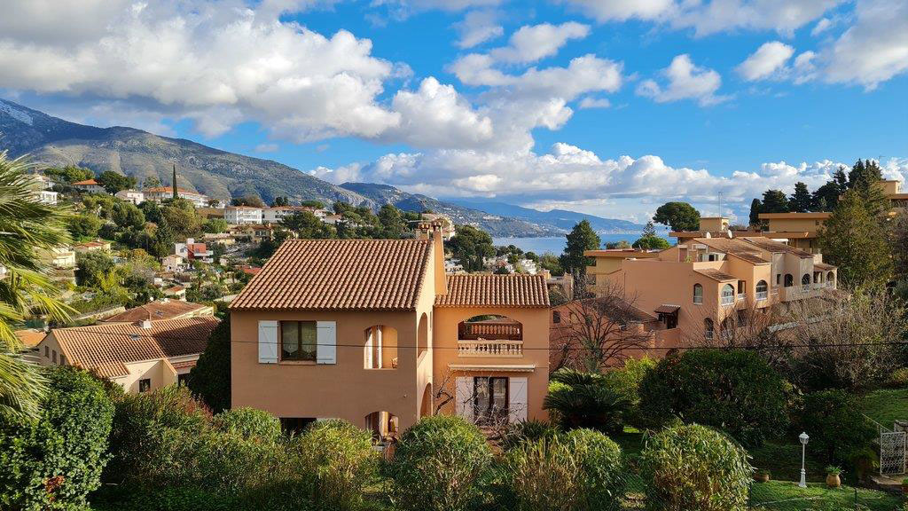 Villa sur un terrain de 1472 m2 proche Monaco - RFC49720824VV