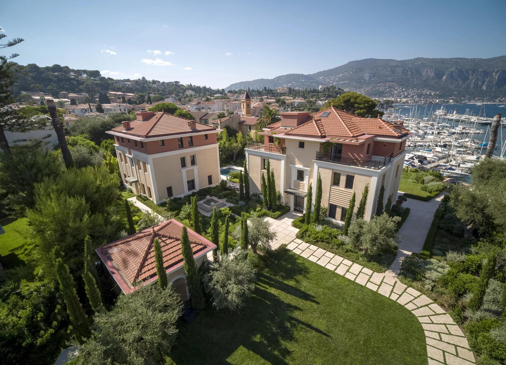 Villa neuve 1200 m2 avec accès direct à la mer - RFC46830423VV