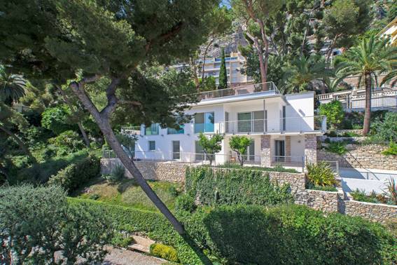 Villa moderne à vendre à proximité de Monaco avec une vue panoramique sur la mer