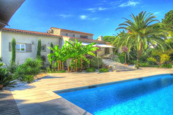 Villa on the French Riviera in a quiet prestigious area of Mougins, 250m2, 5 bedrooms