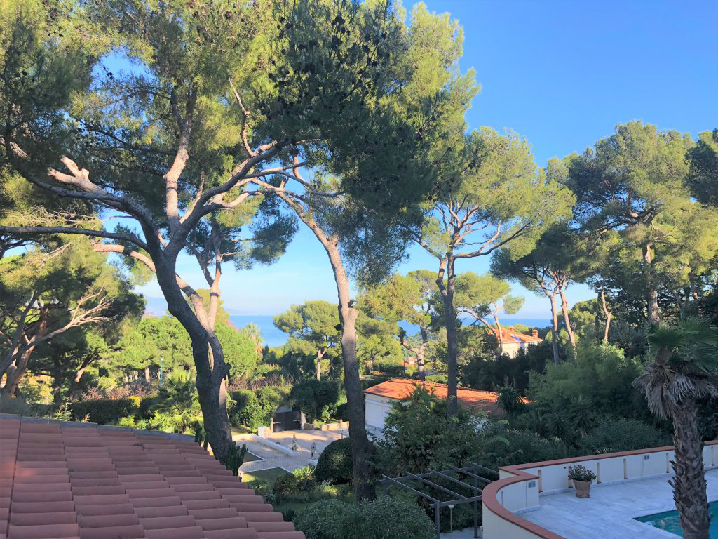 Trois villas sur un terrain plat de 5000 m2 - RFC47390623VV