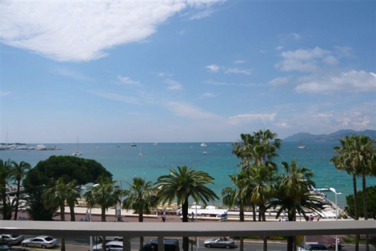 Appartement de 4 pièces de 150 m2 + terrasse, situé au 5ème étage