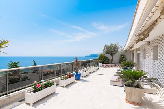 Продажа эксклюзивного пентхауса в Каннах  в Круа-де-Гард с шикарным видом на море