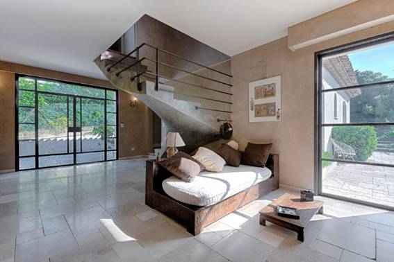 La villa à Super Cannes dans un endroit calme avec vue sur la mer, le Cap d'Antibes et la baie de La Napoule