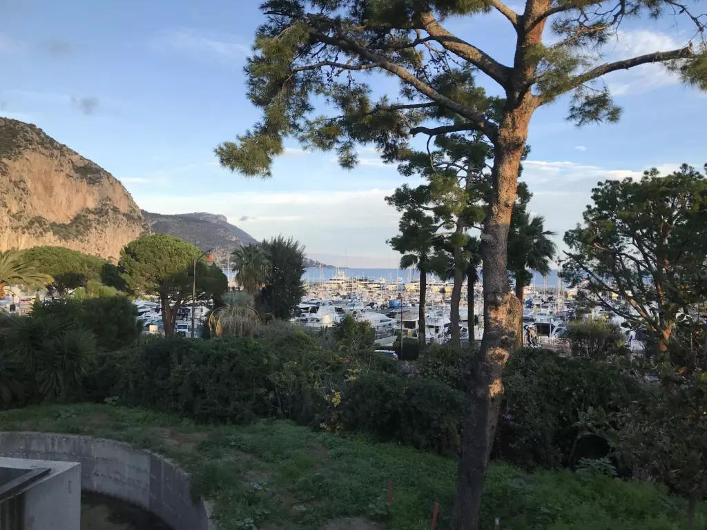 Villa neuve 415 m2 proche du port - RFC45830123VV