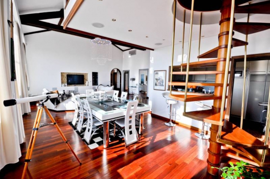 Magnifique appartement de 160 m2, situé au dernier étage de la résidence Regina