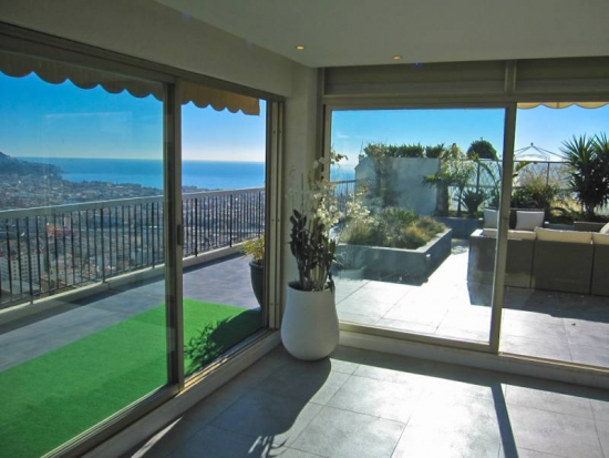 Appartement-villa unique de 139 m2 avec une terrasse de 130m2