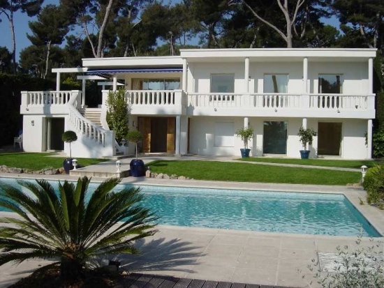 Belle villa dans le style californien, avec une vue sur la mer