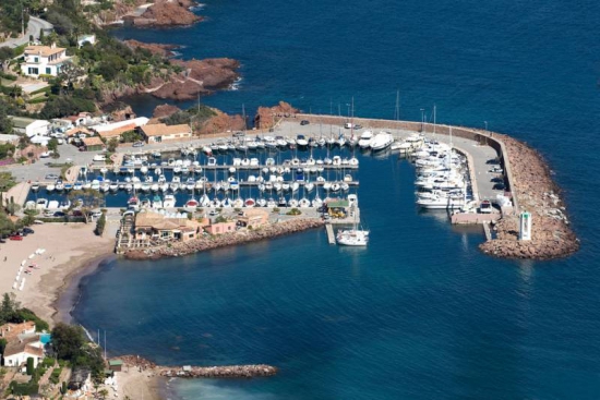 Nouvelle villa de avec une vue panoramique sur la mer et une vue sur les montagnes de l'Esterel