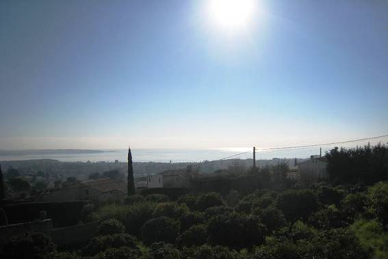 A vendre belle villa dans les collines de Golfe Juan