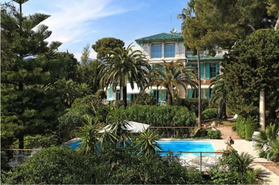 L'appartement est en France sur la Côte d'Azur