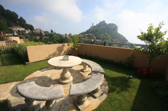Appartement-villa de 140 m2 avec vue sur la mer et les châteaux Eze Vilage