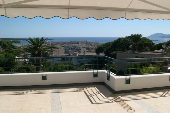 Bel appartement au dernier étage à Cannes