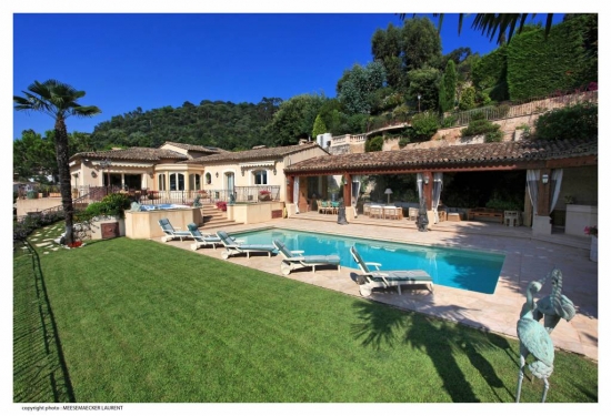 Villa à Cannes dans une communauté fermée 700m2