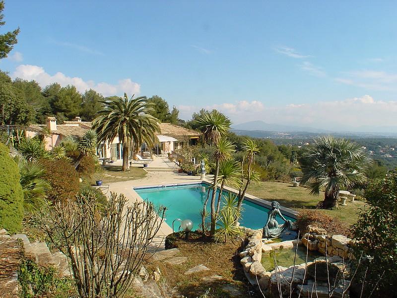 Magnifique propriété dans le prestigieux domaine privé «Les hauts de Sain Paul»