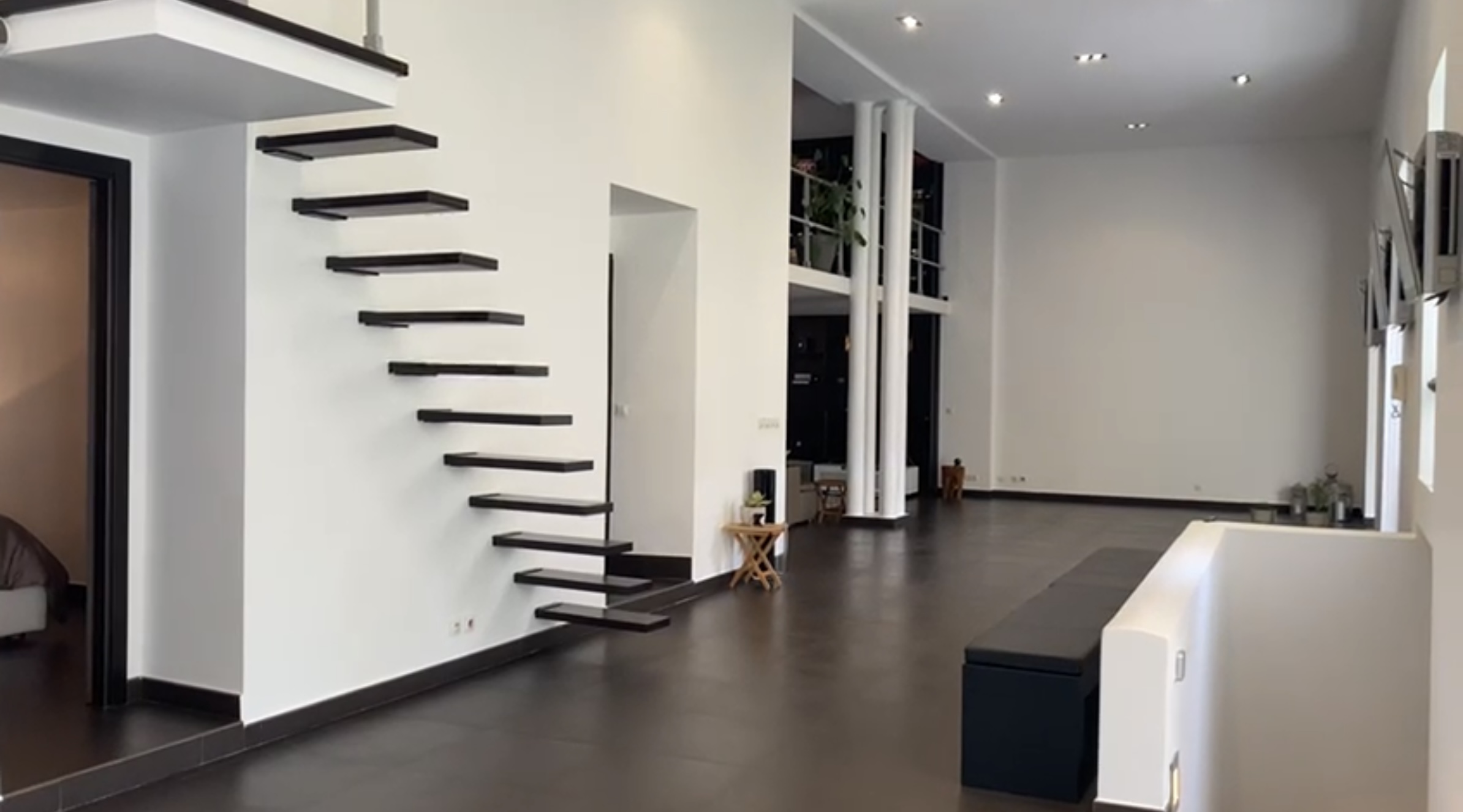 Loft 231 m2 avec entrée privée à la frontière avec Monaco - RFC44971022AV