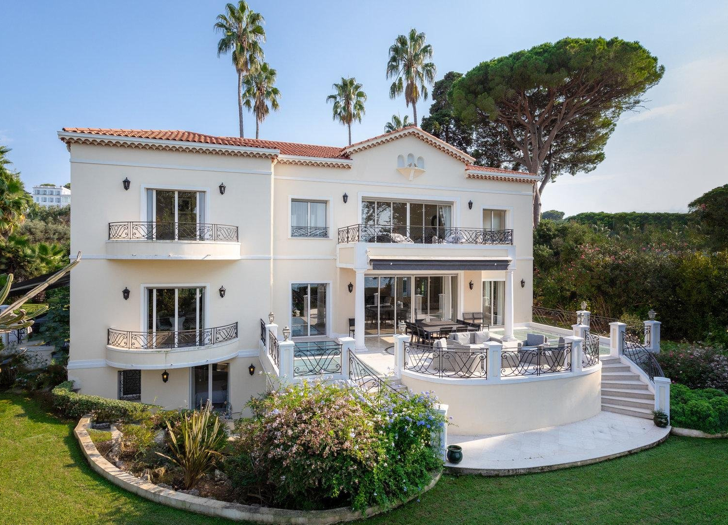 Villa 667 m2 avec piscine et tennis - RFC46000223VV