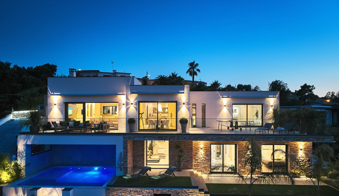 Villa contemporaine située à LA NAPOULE avec vue mer - RFC41830918VV