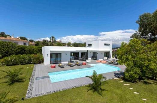Nouvelle villa à vendre dans un quartier résidentiel sur les hauteurs de Cannes, 300m2, 5 chambres