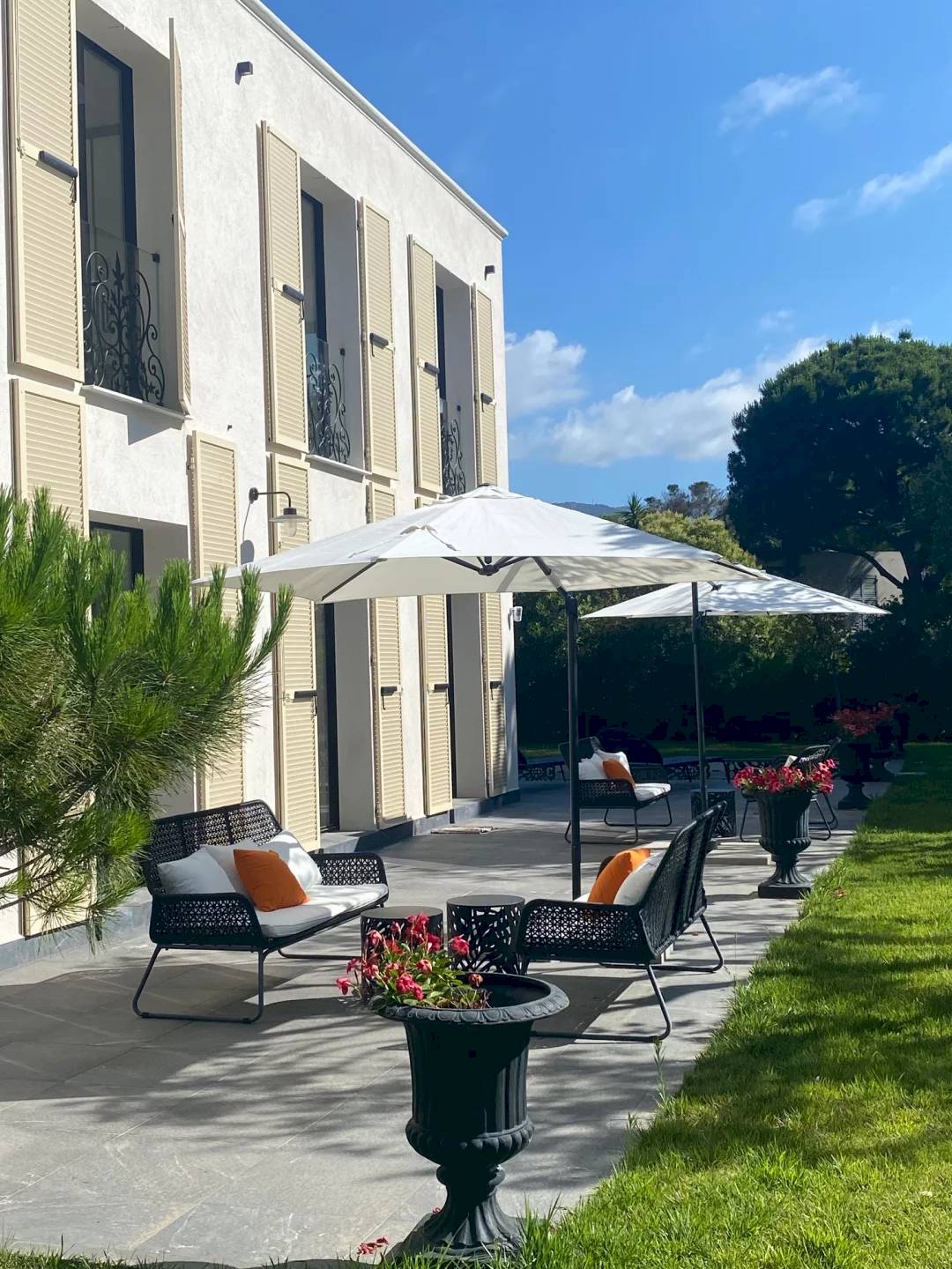 Вилла 300 м2 с бассейном и ровным участком земли - RFC42830821VV