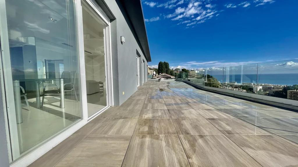 Penthouse 92 m2 à 5 minutes de la mer - RFC46940523AV