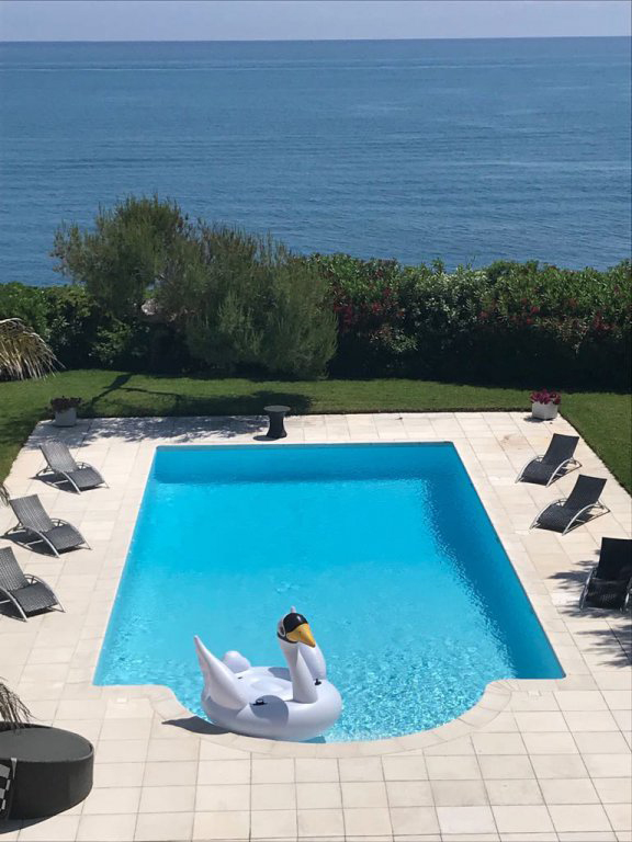 SOMPTUEUSE VILLA SE SITUE FACE À LA MER (PREMIÈRE LIGNE) SUR LE CÉLÈBRE CAP D'ANTIBES - RFC41570618VL